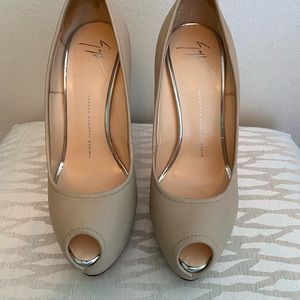 Guiseppe Zanotti pumps sie 39 worn only once